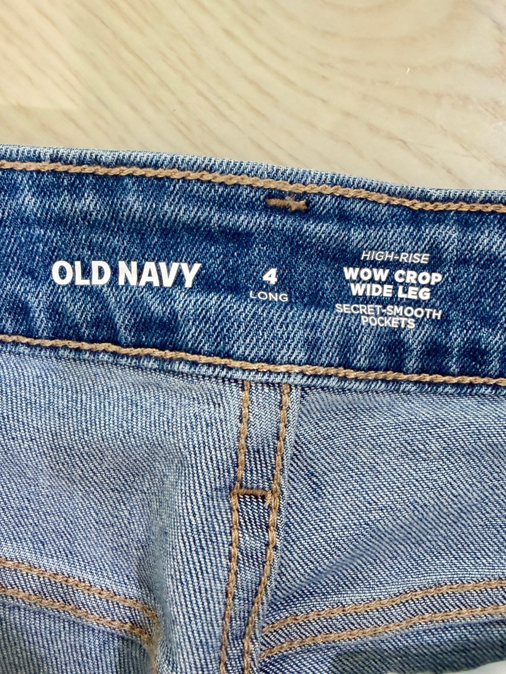 Old Navy High Waisted WOW Crop Wide-Leg Jeans 4 Long faded medium wash LIKE NEW - Picture 5 of 7